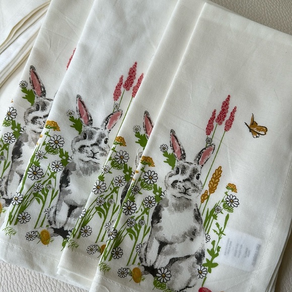 Pier 1 Imports BRAND NEW Easter / Bunny / Rabbit Napkins NWT x4 - Picture 1 of 5